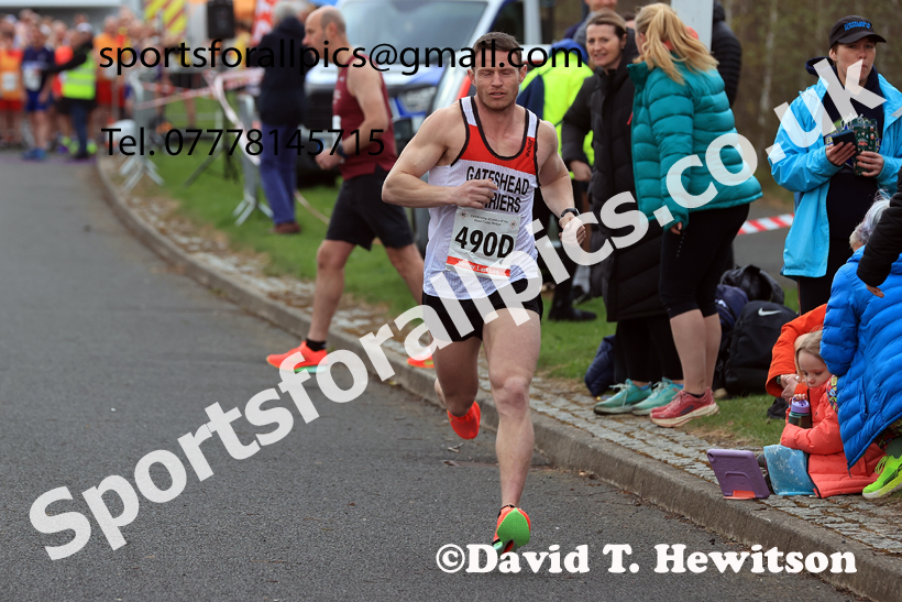 Senior Mens relay, 2026 Elswick Harriers Good Friday Road Relays and Young Athletes, Newburn,  Newcastle upon Tyne. Photo: David T. Hewitson/Sports for All Pics